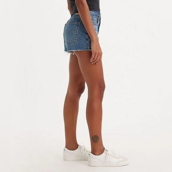 Levi's® Women’s 501 Original High Rise Distressed Hem Cut Off Shorts Size/25 - Picture 3 of 14